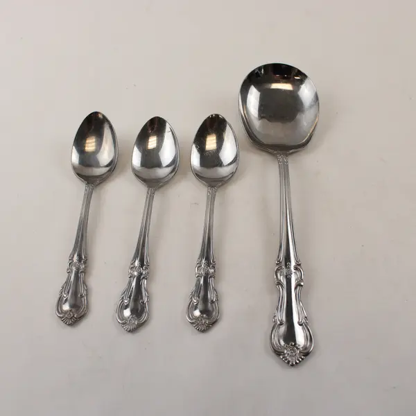 Lot of 4 Salem Victoria Stainless 3 Teaspoons & 1 Solid Smooth Casserole Spoon