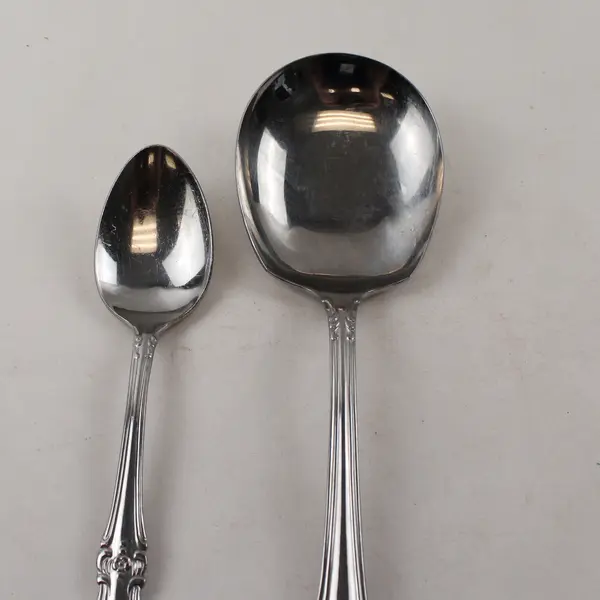 Lot of 4 Salem Victoria Stainless 3 Teaspoons & 1 Solid Smooth Casserole Spoon