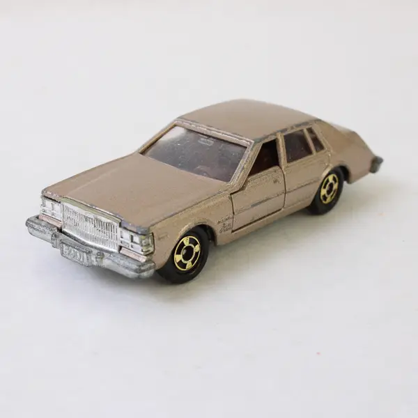 Tomica Cadillac Seville F45 1:69 Gold Doors Open Vintage Japan