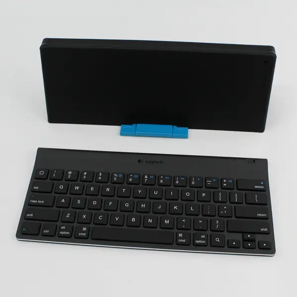 Logitech Bluetooth Tablet Keyboard For iPad 2011 Black 920-003241