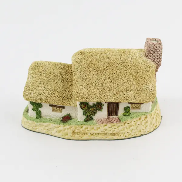 1980 David Winter Handmade Rose Cottage Figurine England
