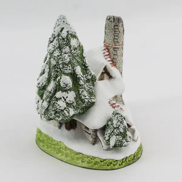 1984 David Winter Cottage Collection  Snow Cottage England