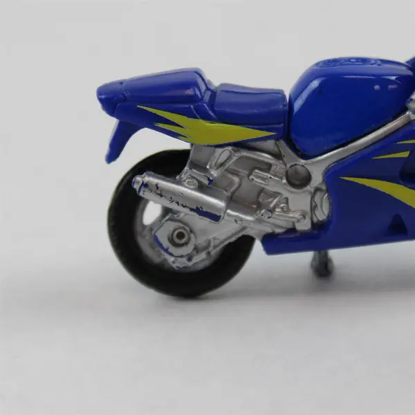 Maisto Motorcycle Series Diecast Toy Blue and Yellow Street Bike