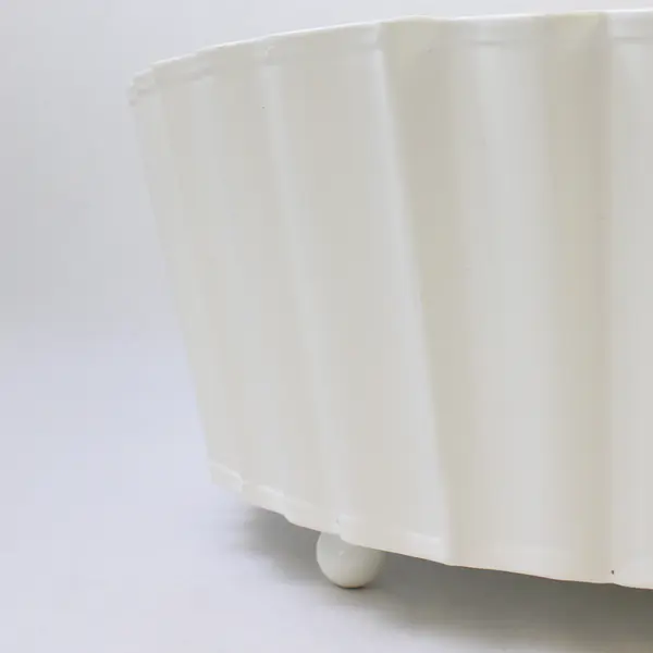 Ikea Yrsno White Ruffled Footed Decorative Bowl 10-1/2"