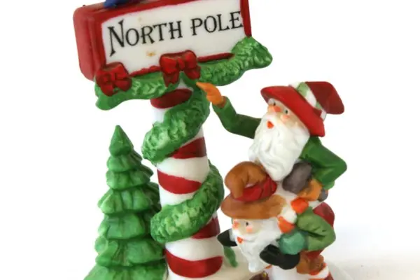 Dept 56 Trimming The North Pole Hand Painted Porcelain Accessory 56081 Decor