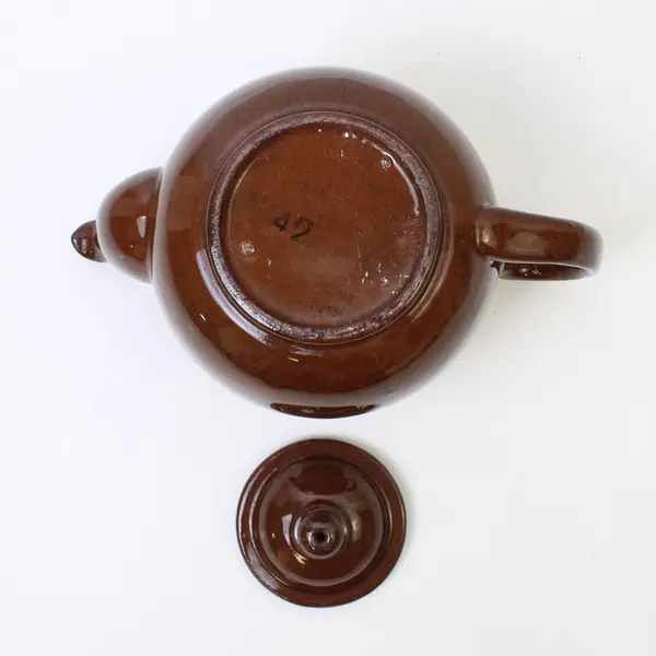 Vintage Brown Betty Fluted Pie-Crust Teapot - 9in, Warm Brown Glaze