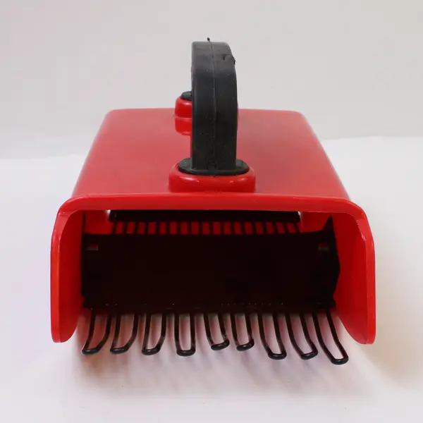 Eco-Friendly Lightweight Berry Picker for Blueberries 