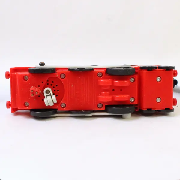 2005 Spin Master Thomas & Friends James Motorized Red Engine Toy w/ Track