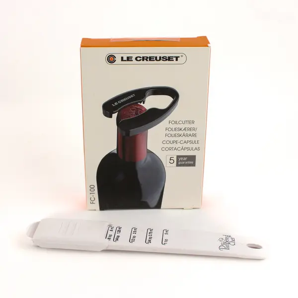 Lot of 2 Le Creuset Foil Cutter & Pampered Chef Plastic Measuring Tool