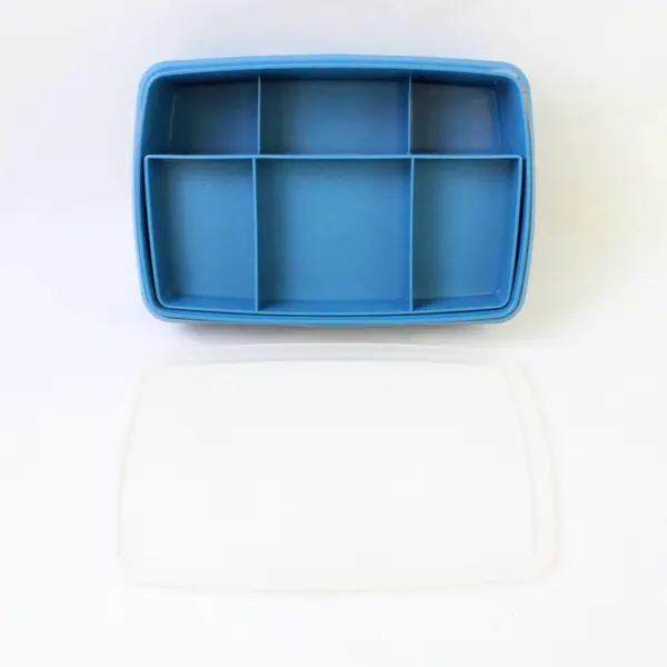 Tuppercraft Divided Lunch Container with Lid, Blue #767-13 USA 