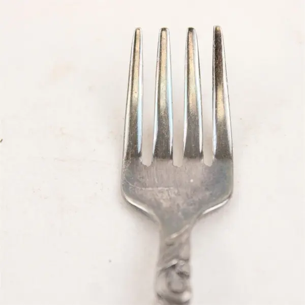 Oneida Silver South Seas Pattern (Silverplate) Flatware Baby Fork 5" Long