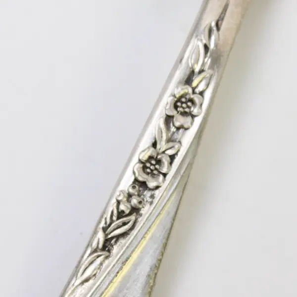 WM Roger & Sons Spring Flower (Silverplate) Flatware Baby Fork 4.5"