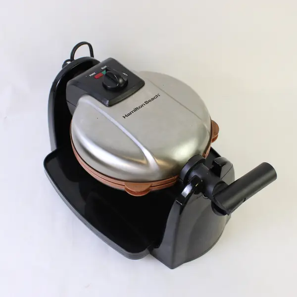 Hamilton Beach Belgian Waffle Maker Model 26031 Flip Removable Plates 