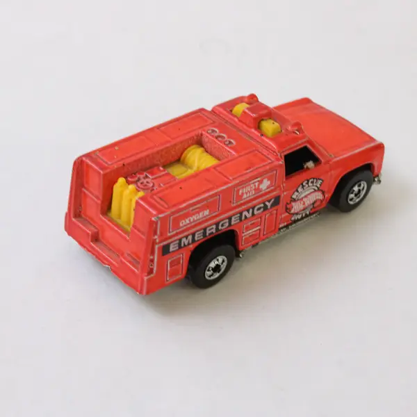 Lot of 2 Matchbox Mack Auxiliary Power Truck & Hot Wheels Emergency Rescue