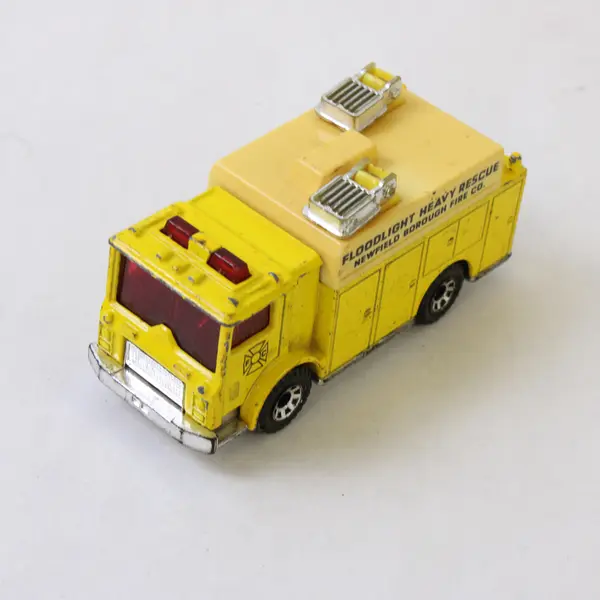 Lot of 2 Matchbox Mack Auxiliary Power Truck & Hot Wheels Emergency Rescue