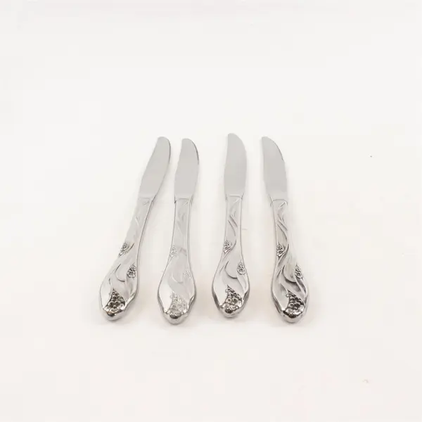 Lot Of 4 Oneida Silver Lorilei Pattern Stainless Flatware Dinner Knives 9.25"