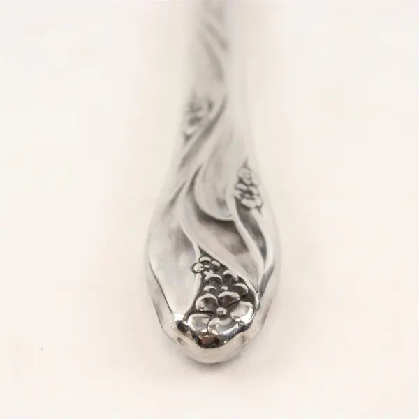 Lot Of 4 Oneida Silver Lorilei Pattern Stainless Flatware Dinner Knives 9.25"