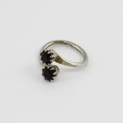 Vintage Women's Silver And Garnet Bypass or Crossover Ring Size 6.25