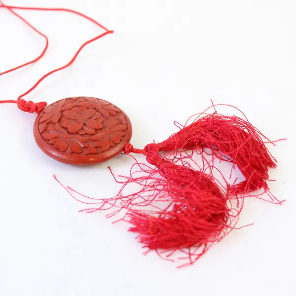 Vintage Chinese Carved Cinnabar Lacquer Medallion Pendant Necklace 18"