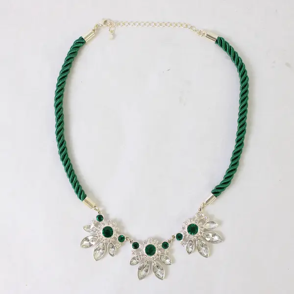 Avon Elegant Royale Collar Necklace Green Rhinestones 19"