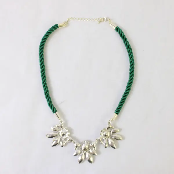 Avon Elegant Royale Collar Necklace Green Rhinestones 19"