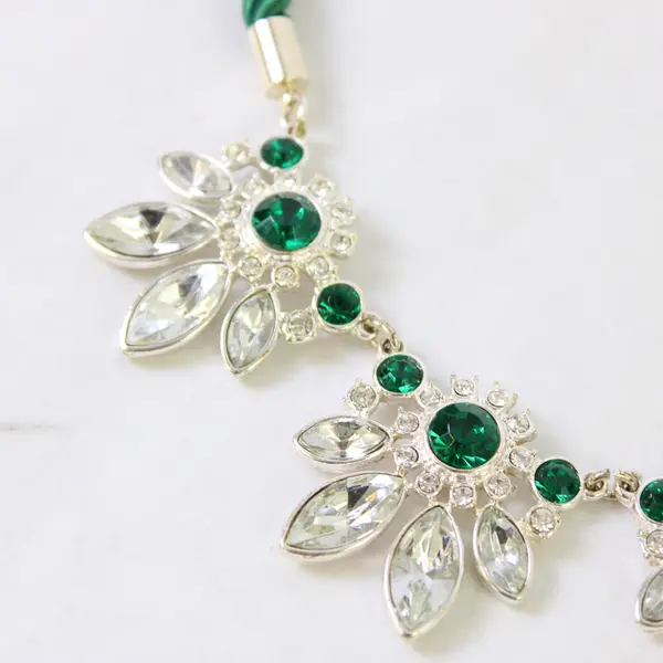 Avon Elegant Royale Collar Necklace Green Rhinestones 19"