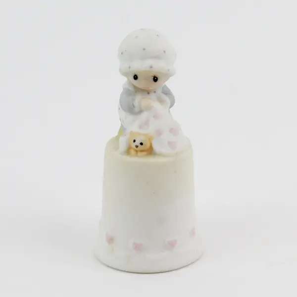 1984 Sam Butcher Enesco Precious Moments Love Covers All Thimble