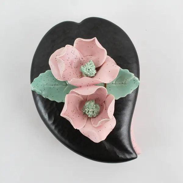 Vtg Leaf Shaped California Pottery Pink and Black Trinket Box W/ Applied Flowers