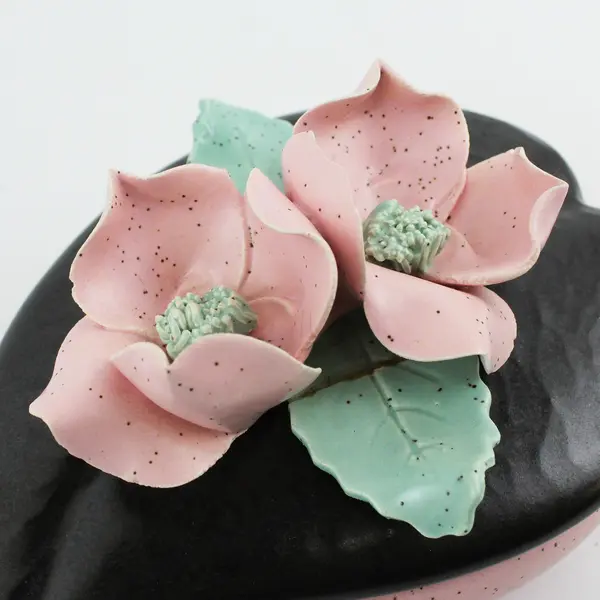 Vtg Leaf Shaped California Pottery Pink and Black Trinket Box W/ Applied Flowers