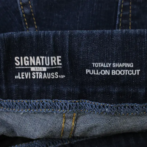 Levi Strauss Signature Women's 33/34 Totally Shaping Pull-On Bootcut Jeans Flaws