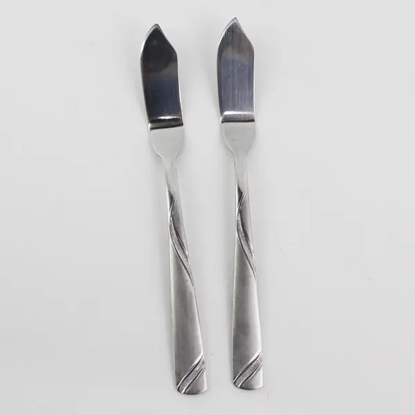 Lot of 2 Cambridge Silver Tabitha Sand Pattern SS Butter Knives 7.25" Rare HTF