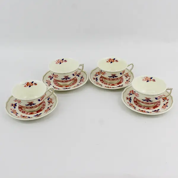 4 Royal Doulton  Berkshire Cups and Saucer Sets V2020 White Red And Blue Flowers