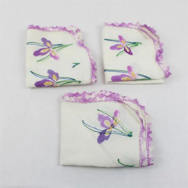 4 Pc Lot Vintage Purple Flower Embroidered White Placemats and Hot Pads Flawed