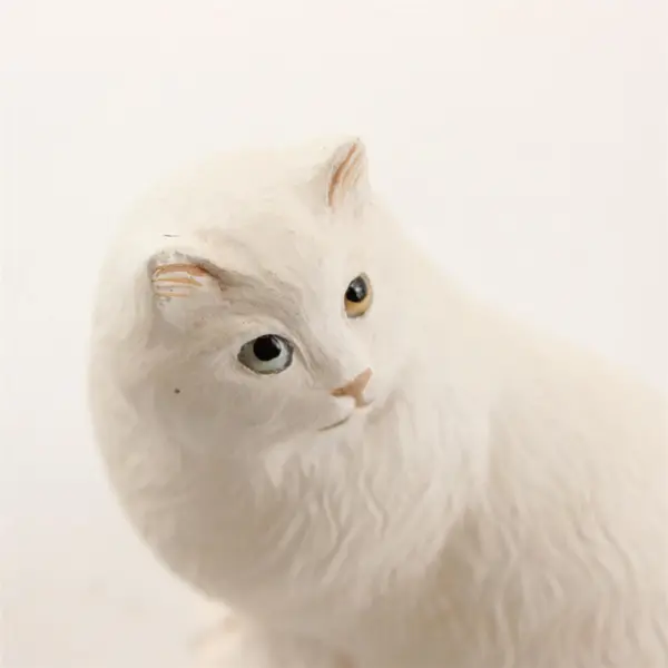 Vintage 1989 Resin Cat Figurine White Odd-Eyed Blue & Yellow