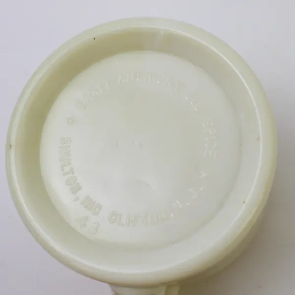 Vintage Early American Old Spice Hilton Milk Glass Shave Mug Shulton Clifton NJ