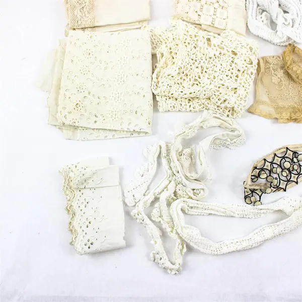 24 Piece Lot Vintage Lace Trim Scraps and Embellishments DIY Sewing Crafts