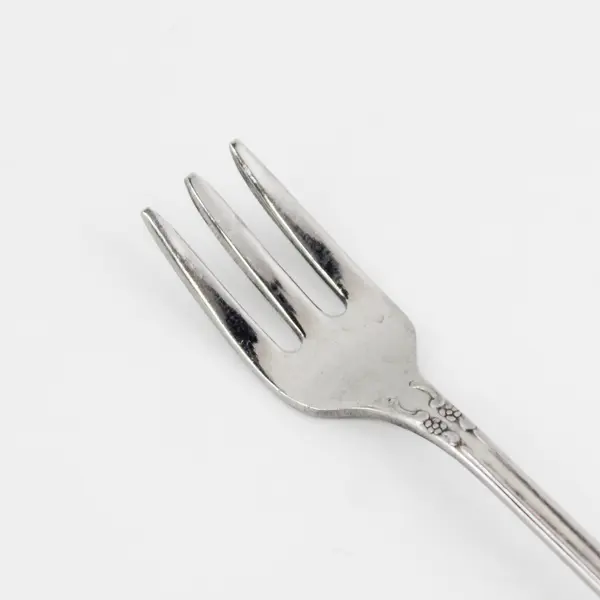 Oneida Silver Mansion Hall Pattern Stainless Cocktail/Seafood Fork 6" Good
