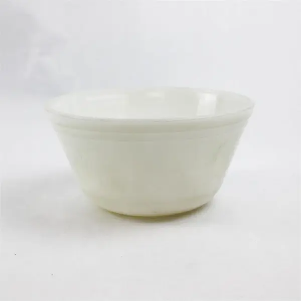 Federal Heat Proof Ovenware Solid White Milk Color Glass Mixing Bowl 7.25"