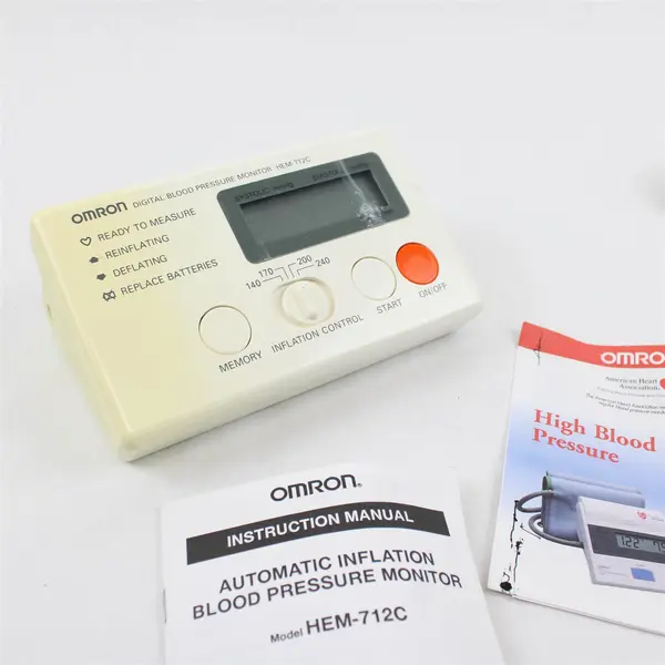 Omron Automatic Inflation Blood Presser Monitor HEM-712C Needs 4 "AA" Batteries 