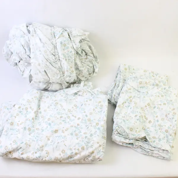 Lot Of 5 Ruvanti Blue/White Floral King Bed Set (3 Pillowcases, Flat, Fitted)
