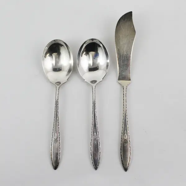 2 Assoc. Silver Yourex Silver Seal Lady Washington Sugar Spoons  1 Butter Knife