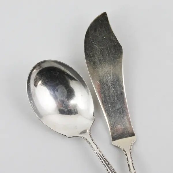 2 Assoc. Silver Yourex Silver Seal Lady Washington Sugar Spoons  1 Butter Knife