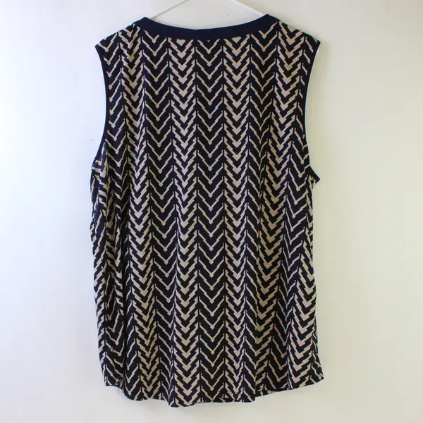 Naif Navy and Beige Sleeveless V-Neck Top Women's 3X