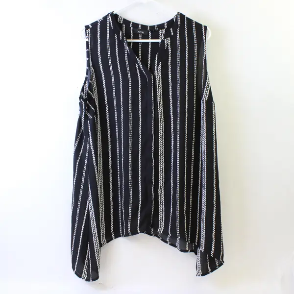 Apt. 9 Black and White Sleeveless V-Neck Blouse Women's 1X