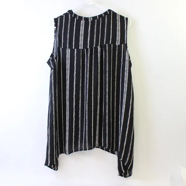 Apt. 9 Black and White Sleeveless V-Neck Blouse Women's 1X