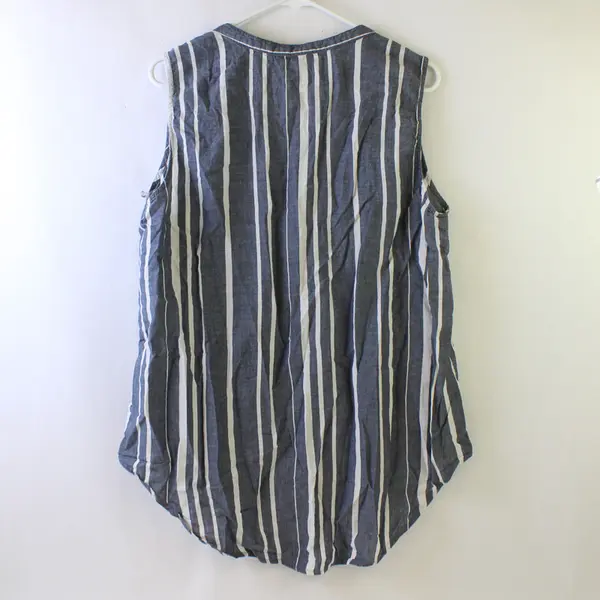 Annalee + Hope Gray and White Striped Sleeveless V-Neck Blouse Women's XXL