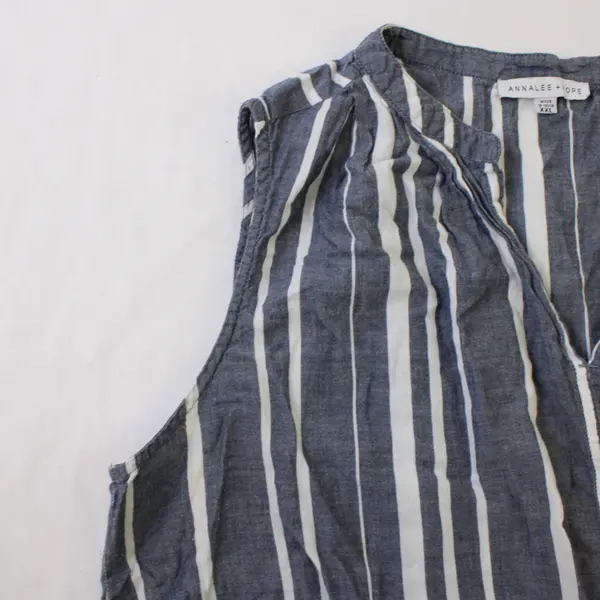 Annalee + Hope Gray and White Striped Sleeveless V-Neck Blouse Women's XXL