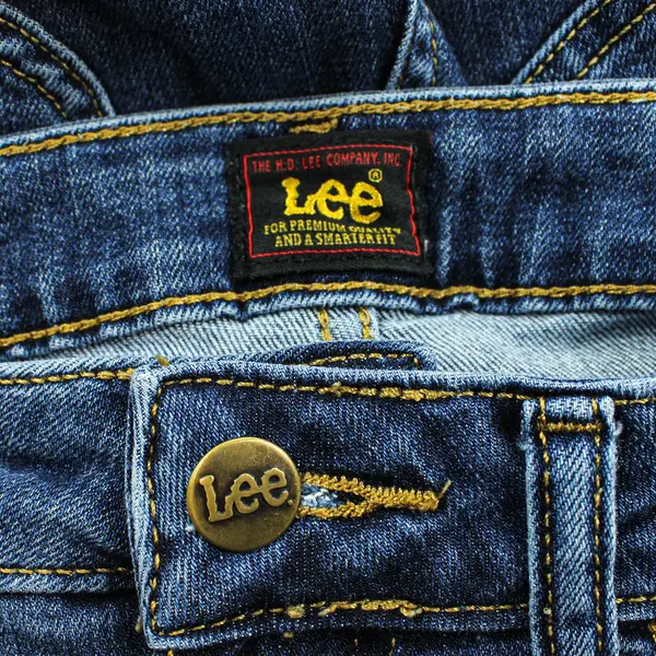 Lee Women's 8M (32x31) Medium Wash Mid-Rise Bootcut Denim Jeans