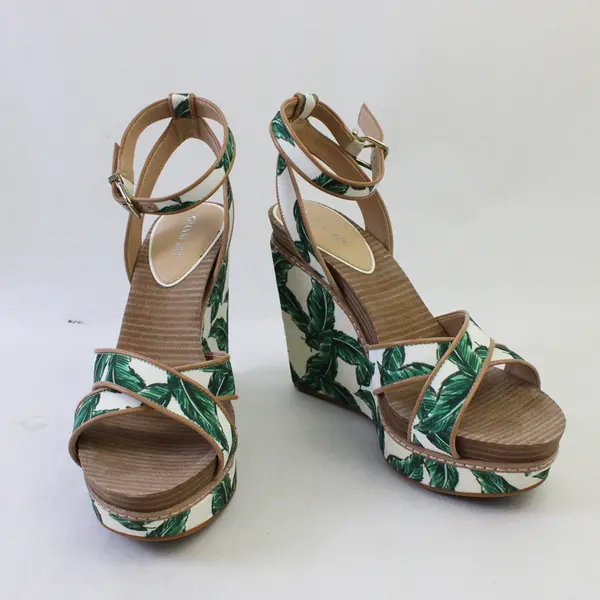 Gianni Bini Women's 10M White/Green Tropical Print Lusiatwo Wedges