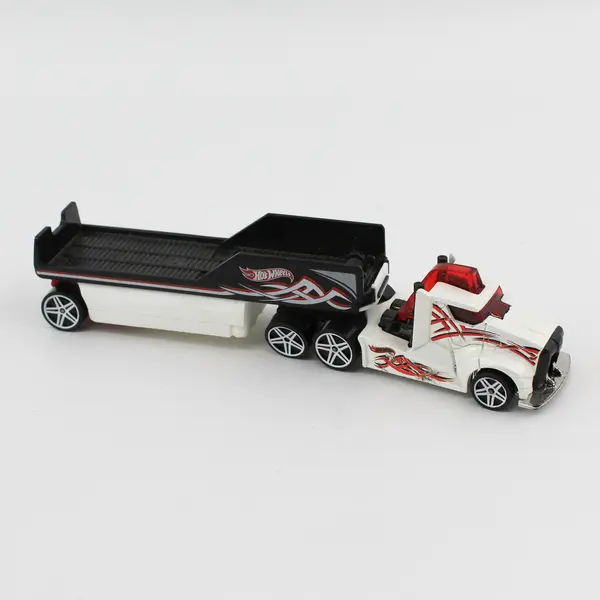 Hot Wheels 2014 - Drivin' Wild Super Rig Semi-Truck and Trailer White/Red